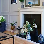 Close To City Centre Stylish 3 Bedroom House